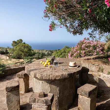 Dammuso Blanco Scauri (Sicily)