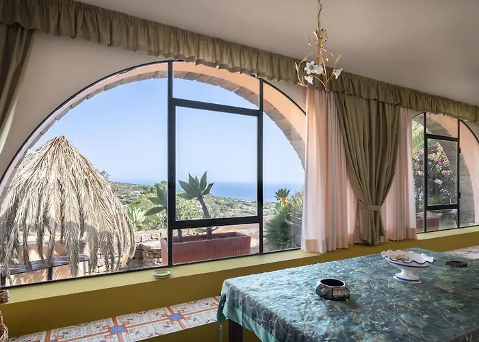 Vila Dammuso Blanco Scauri (Sicily)